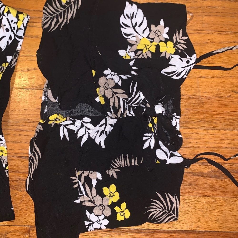 Two piece - Picture 4 of 4